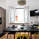 Pop House - Spacious Flat Next To Cathedral & Apartment Como